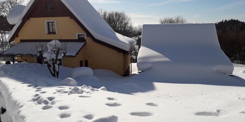 Domek - okolí v zimě